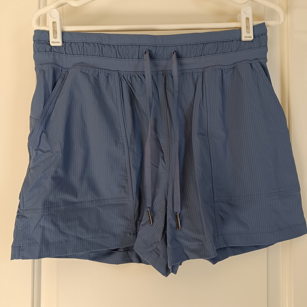 Lululemon Dance Studio High-Rise Short 3.5".Size 8